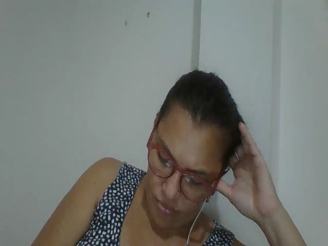 Live sex webcam photo for SweetLola01 #255551106