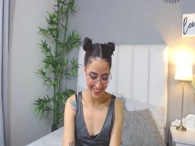 Live sex webcam photo for April_f #259234279