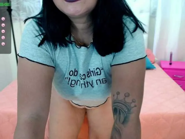 Live sex webcam photo for KellyBents #255850917