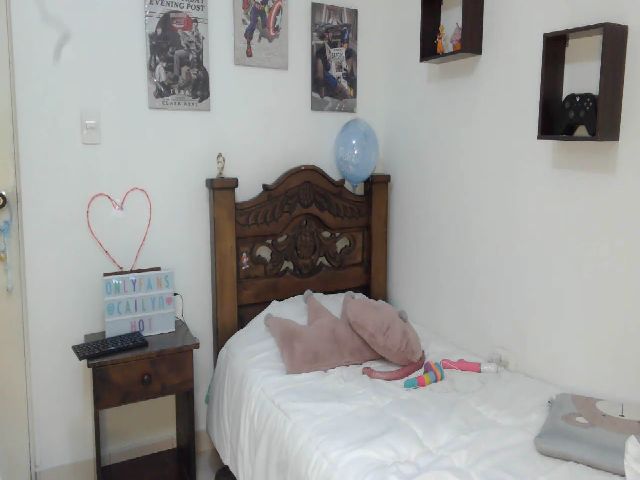 Live sex webcam photo for Cailyn_Hot1 #259937490