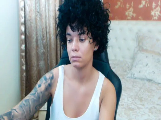 Live sex webcam photo for LaraAnne_ #256389379
