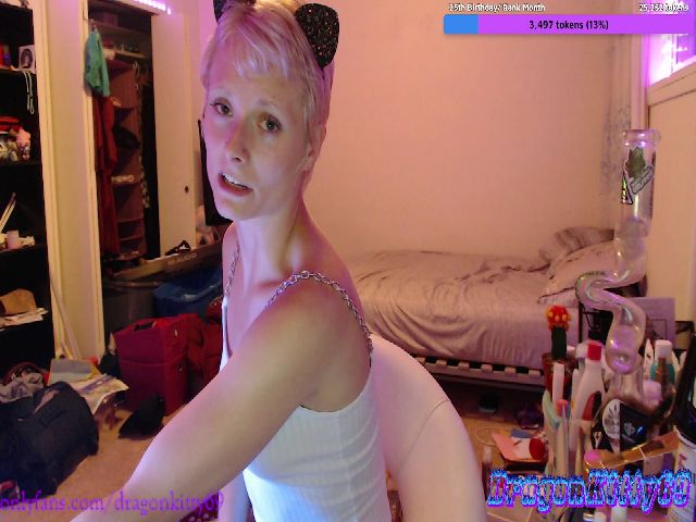 Live sex webcam photo for DragonKitty69 #254716472