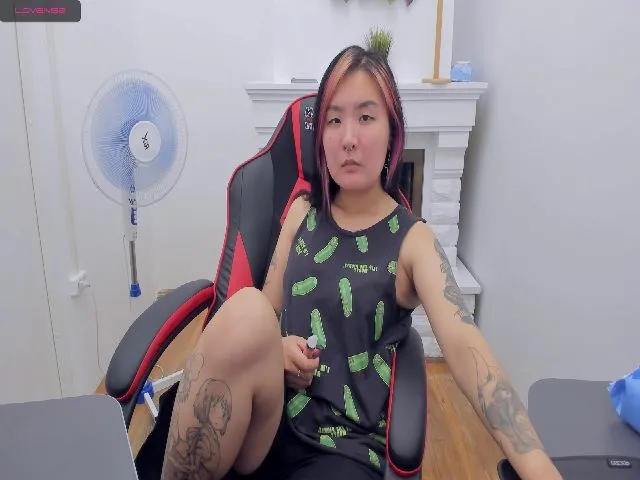 Live sex webcam photo for YukiOra #252952280