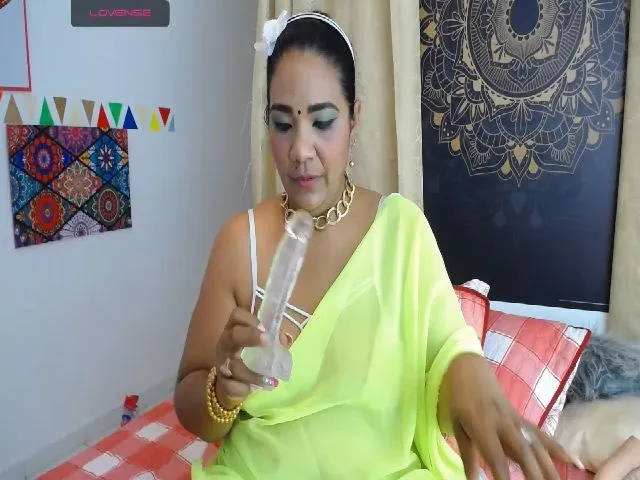 Live sex webcam photo for IndianMama #254211158