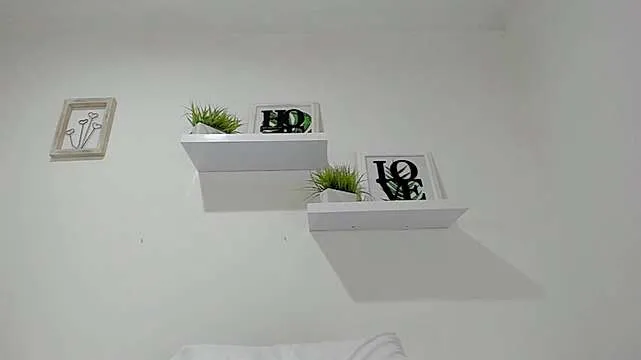 Live sex webcam photo for sharon_lewwis #245072266