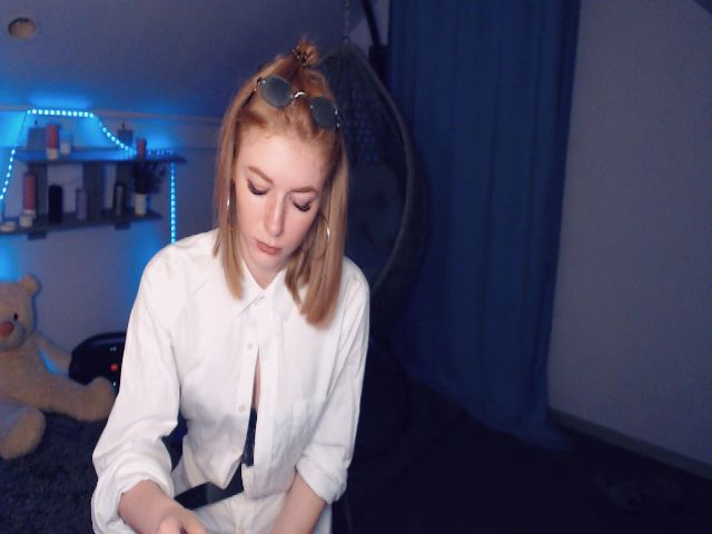 Live sex webcam photo for SunShine_A #260915375