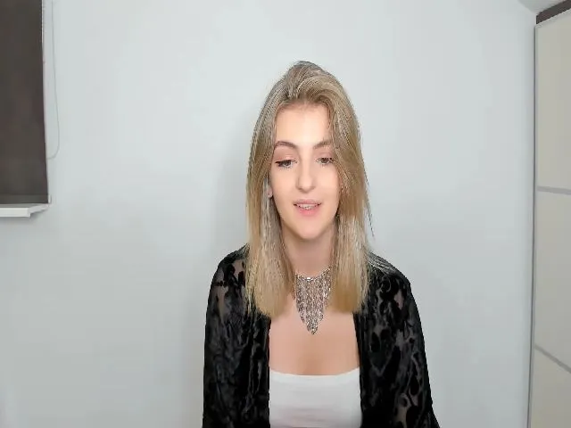 Live sex webcam photo for HelelGretta #253736930