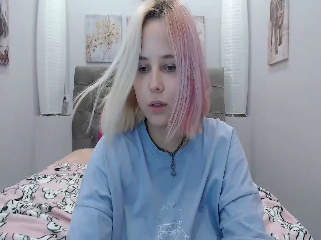 Live sex webcam photo for Helokit #255292315