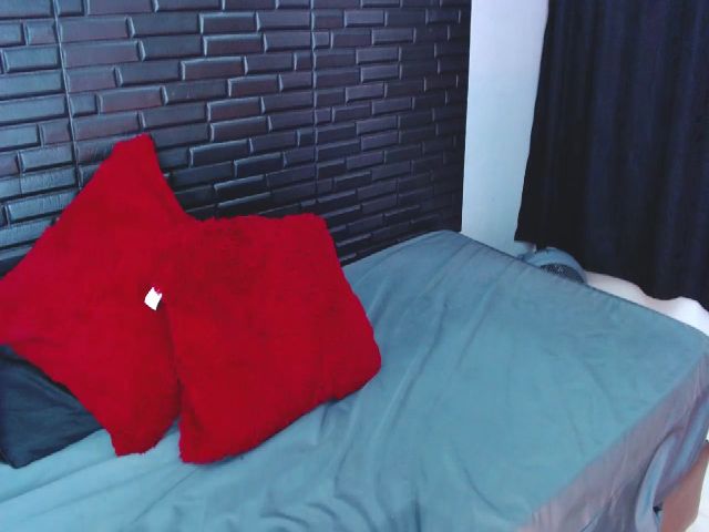 Live sex webcam photo for Samantha_25_ #262204745