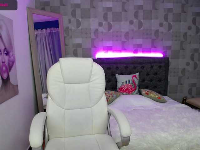 Live sex webcam photo for serena-elle #242567402