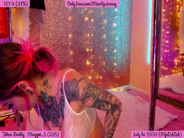 Live sex webcam photo for MarilynJane #258455245