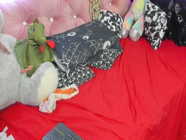 Live sex webcam photo for Lolapurple1 #260742960