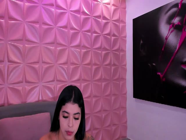 Live sex webcam photo for Andrea_T #255505061