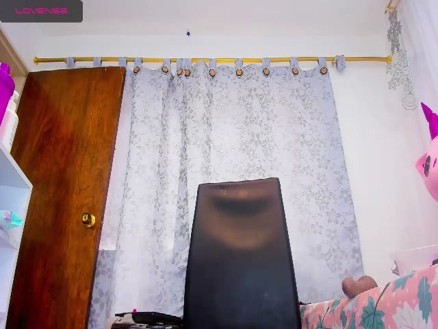 Live sex webcam photo for Emilly_harper #265048147