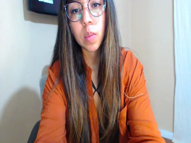 Live sex webcam photo for Luisaxhot #252329482