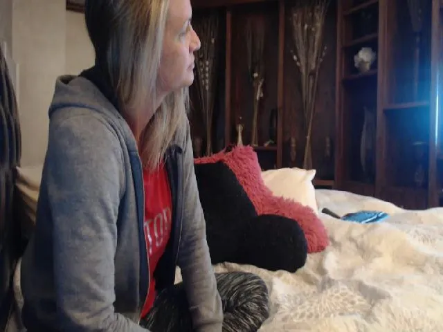 Live sex webcam photo for Autumn_Blonde #259649843