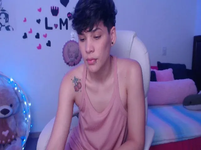 Live sex webcam photo for Laura_R23 #263257504