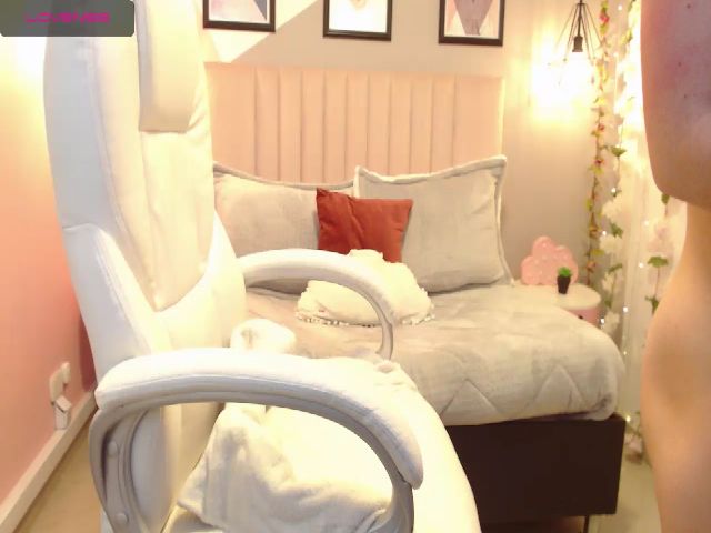 Live sex webcam photo for Zoe_mill3r #262178648