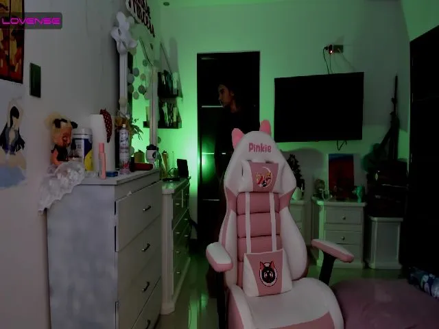 Live sex webcam photo for AnnieJulieth #256467548