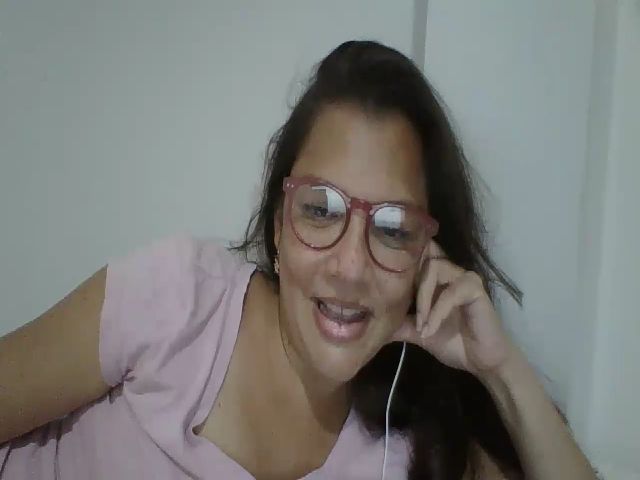 Live sex webcam photo for SweetLola01 #253290137