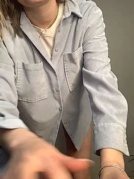 Live sex webcam photo for yourcutebaby2 #245071976