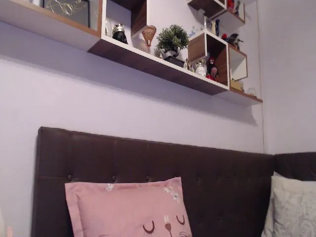Live sex webcam photo for HeraWild #258774700