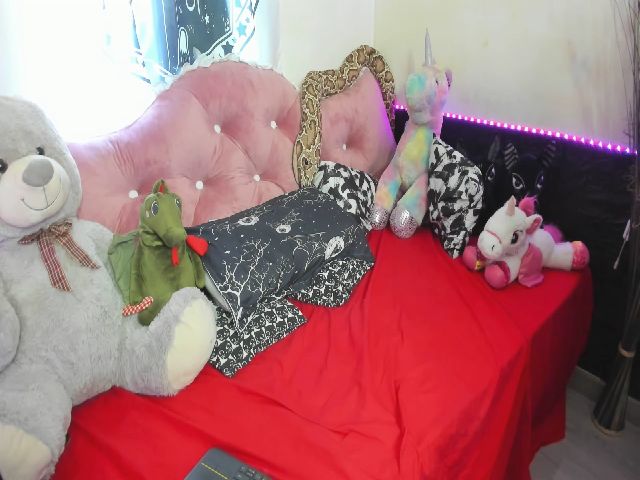 Live sex webcam photo for Lolapurple1 #260746778