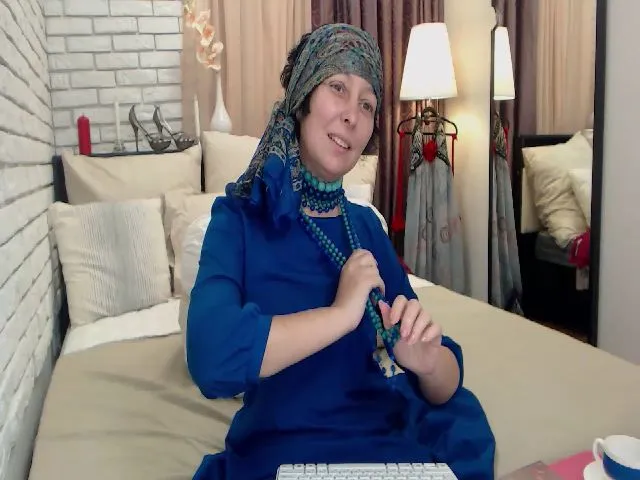 Live sex webcam photo for MonicaUDream #254332051