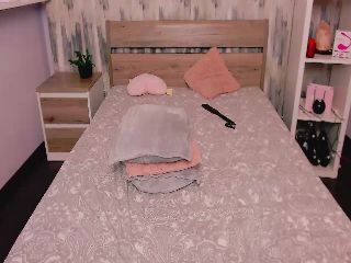 Live sex webcam photo for MonicaColins #251686024