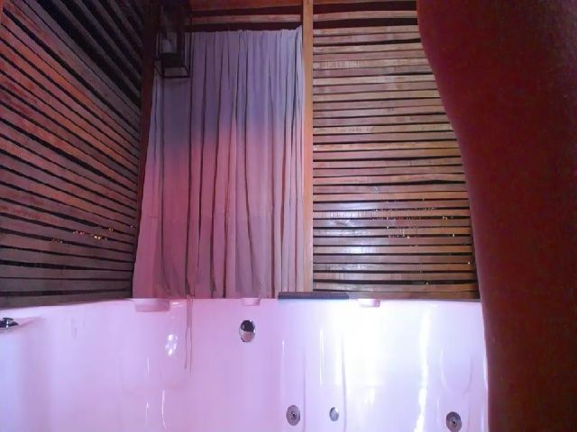 Live sex webcam photo for Aleja_10 #263992004