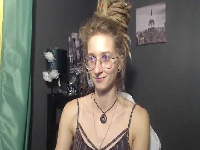 Live sex webcam photo for KINKYkeira #260671773