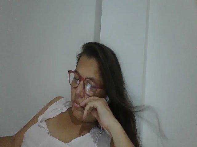 Live sex webcam photo for SweetLola01 #262560492