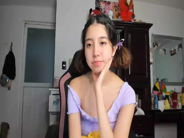 Live sex webcam photo for Cherrycute666 #261993194