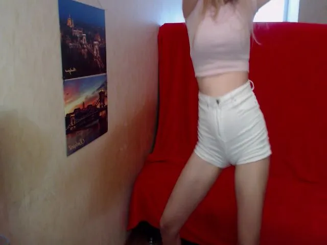 Live sex webcam photo for JessyGinger #265486165