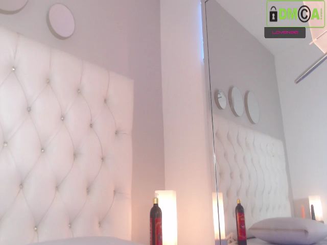 Live sex webcam photo for Kailyn_ #263329407