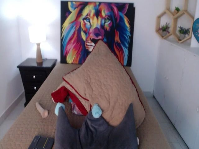 Live sex webcam photo for Manelik_benz #263993503