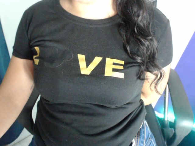 Live sex webcam photo for sophiie_fox #253977425