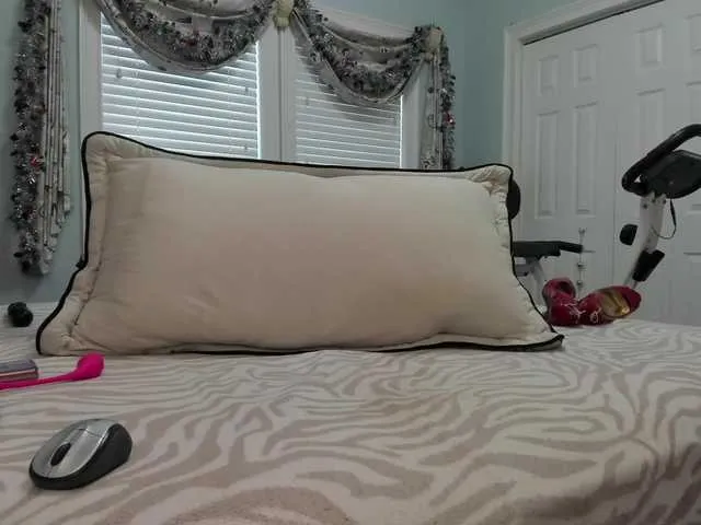 Live sex webcam photo for Violetbliss #240924668