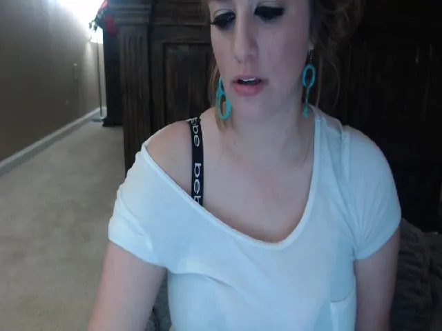 Live sex webcam photo for QueenKM #254559164