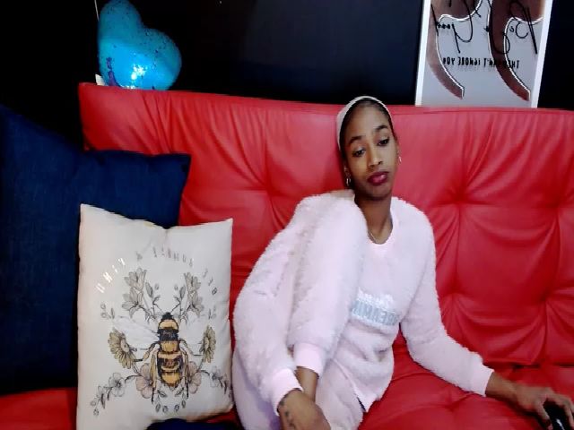 Live sex webcam photo for Ebonyindian69 #261077897