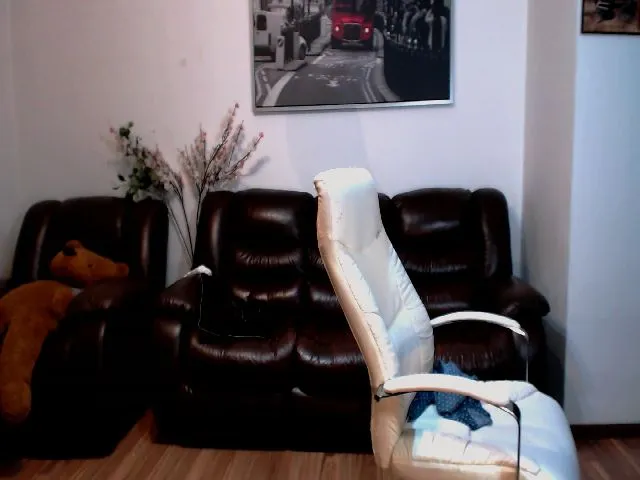 Live sex webcam photo for AlexisLuvv #260902400