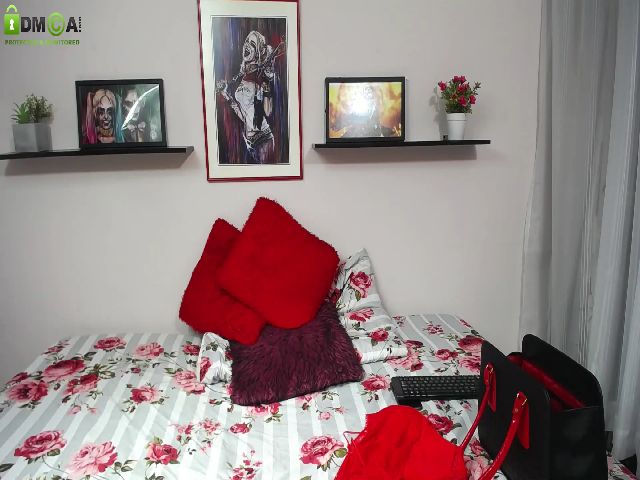 Live sex webcam photo for Bluefire_28 #254589040
