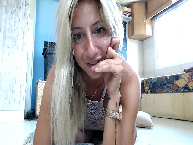 Live sex webcam photo for HerEyeSXs #253767113