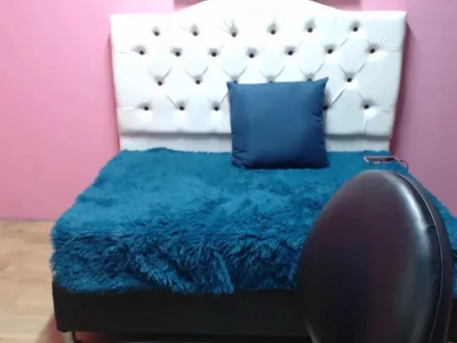 Live sex webcam photo for Emmaafox #256574268