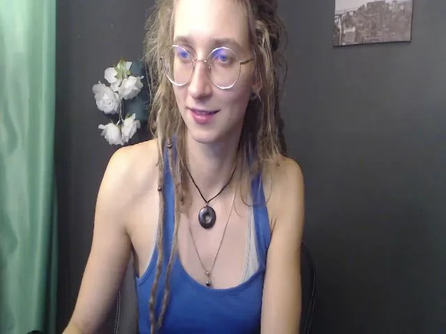 Live sex webcam photo for KINKYkeira #264859201