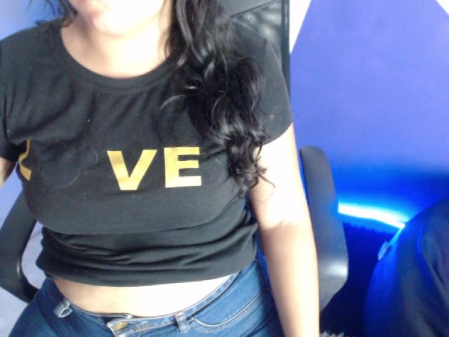 Live sex webcam photo for sophiie_fox #253922416