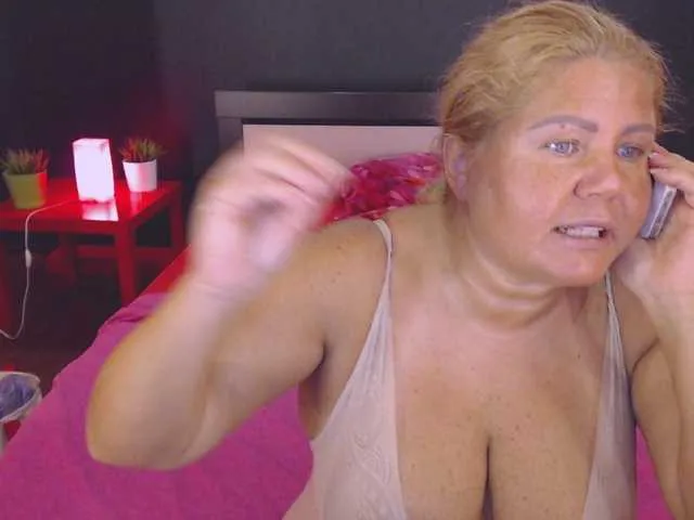 Live sex webcam photo for come2mom #264746128