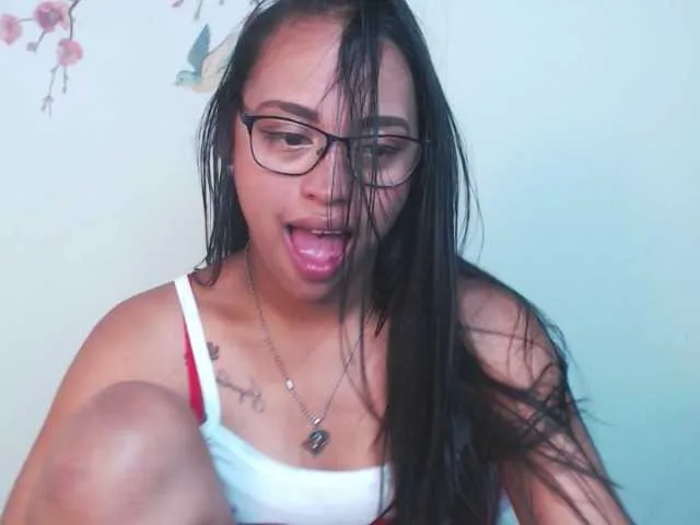 Live sex webcam photo for Angeluxxx #241154931