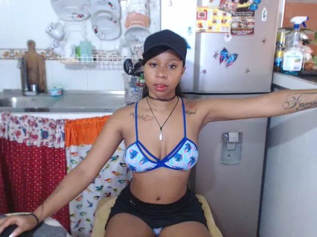 Live sex webcam photo for Hot_nia69 #260760895