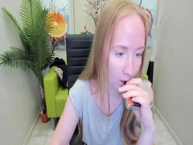 Live sex webcam photo for StunningKelly #258056405